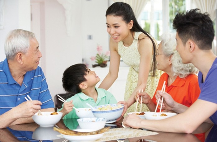 Những thói quen ăn tối sai cách đang “giết chết” sức khỏe của bạn