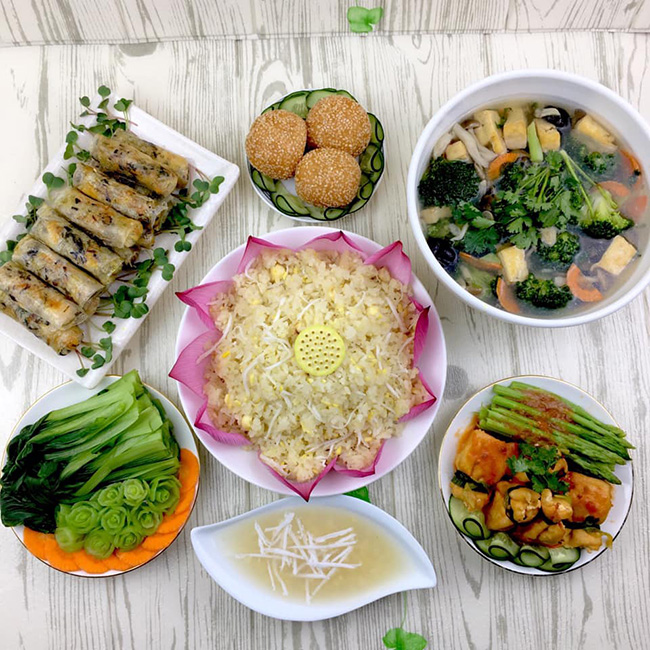 Ngất ngây trước những mâm cơm chay cúng rằm tháng 7