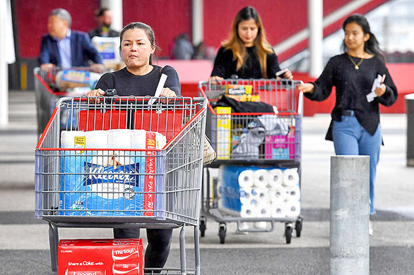 Giấy vệ sinh có tác dụng gì mà dân tình đổ xô đi mua?