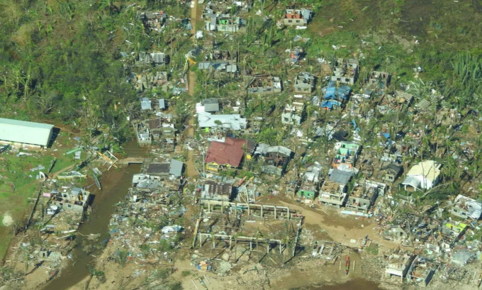 Gần 400 người Philippines chết do siêu bão Rai