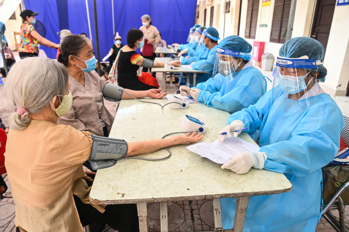 Hai nhóm người cần trì hoãn tiêm vaccine Covid-19